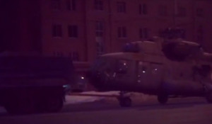 По ночному Новосибирску провезли иностранные вертолеты. 31 января 2017 года.