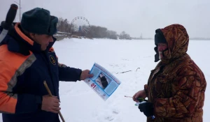 Инспектор Владимир Морозов без труда смог обнаружить рыбаков на своем участке.