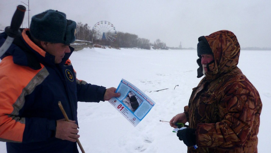 Инспектор Владимир Морозов без труда смог обнаружить рыбаков на своем участке.