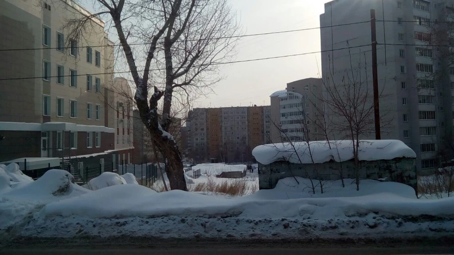 Гаражи у педагогического лицея.