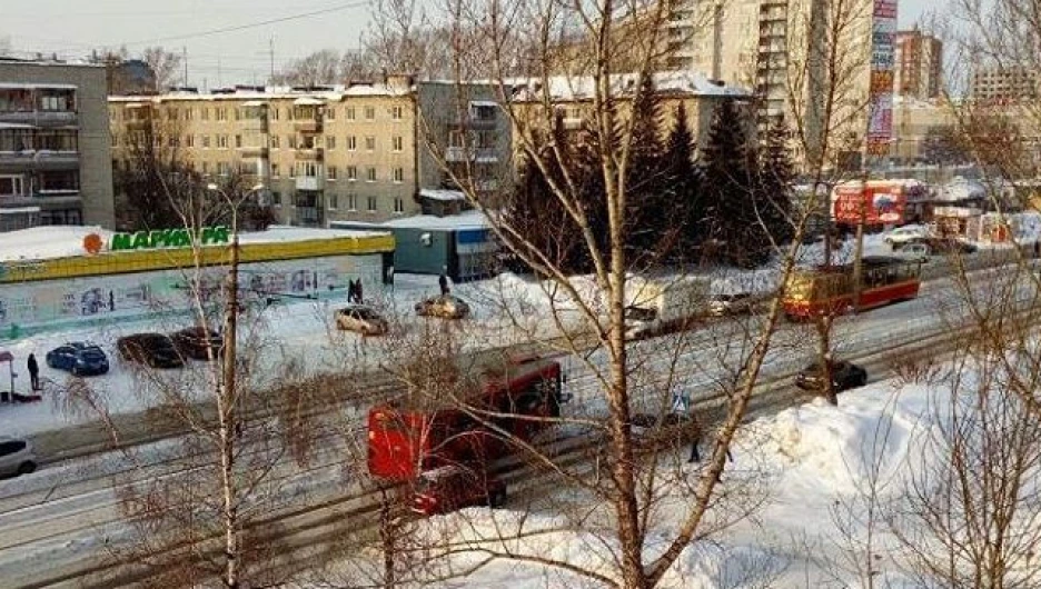 ДТП в Барнауле на ул. А.Петрова.