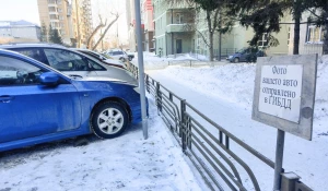 Парковка. Автомобили в Барнауле.