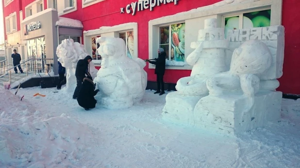 В Новоалтайске устроили конкурс снежных фигур.