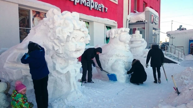 В Новоалтайске устроили конкурс снежных фигур.