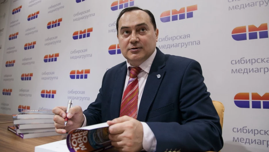 Владимир Токмаков презентовал "Запретную книгу Белого Бурхана".