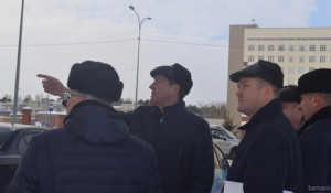 Вместе с другими чиновниками Дугин выехал на проблемную улицу