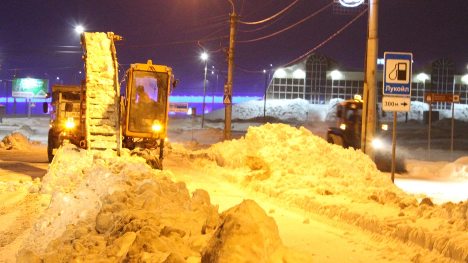 Уборка снега в Барнауле.