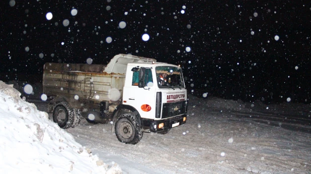 Уборка снега в Барнауле.