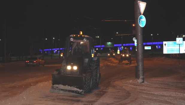 Уборка снега в Барнауле.