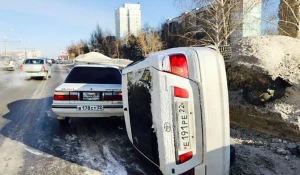 Toyota легла на бок