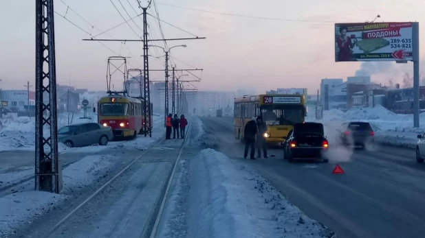 ДТП на Попова, 222 в Барнауле