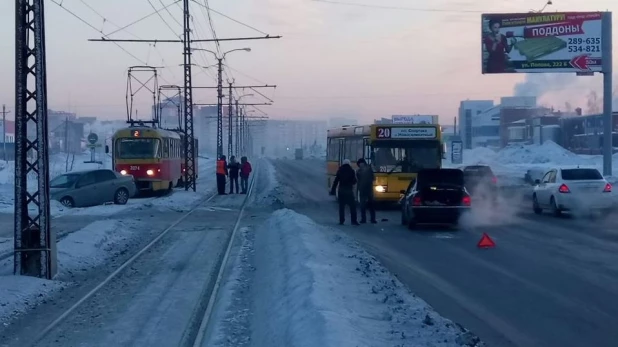 ДТП на Попова, 222 в Барнауле