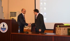 Сбербанк делится знаниями.