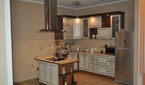 В Барнауле продают коттедж с сауной, пекарней и мукомольным цехом