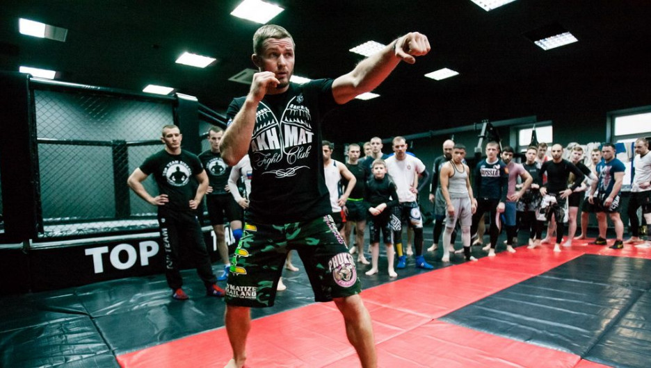 Виталий Бигдаш провёл семинар и показательные тренировки для бойцов клуба.