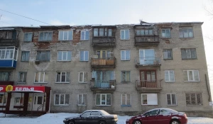 В Бийске разрушается дом на ул. Степана Разина