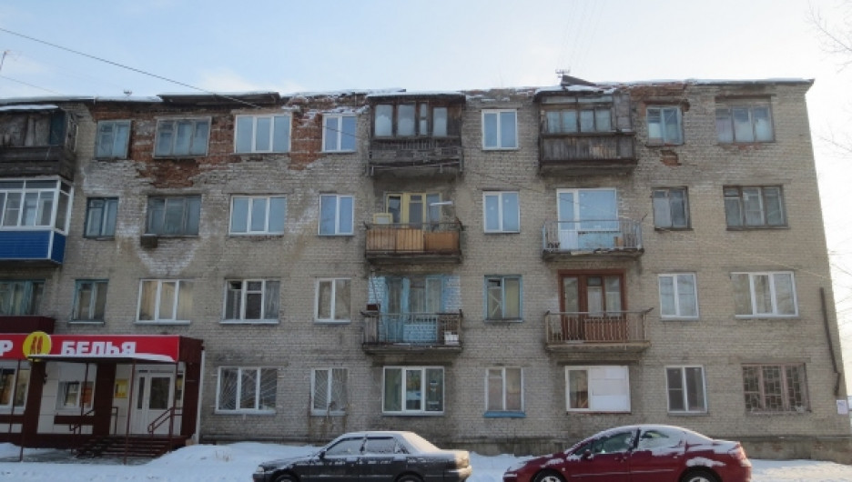 В Бийске разрушается дом на ул. Степана Разина