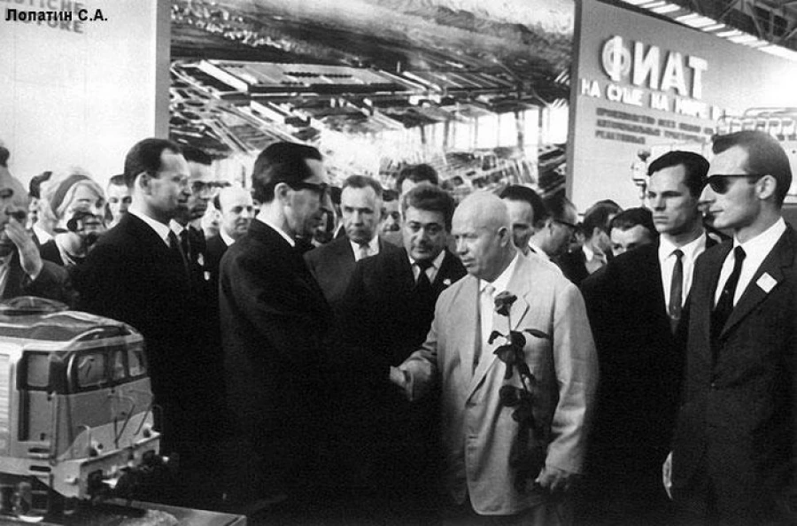 Никита Хрущев на торгово промышленной выставке Италии, 1962 год, Москва 