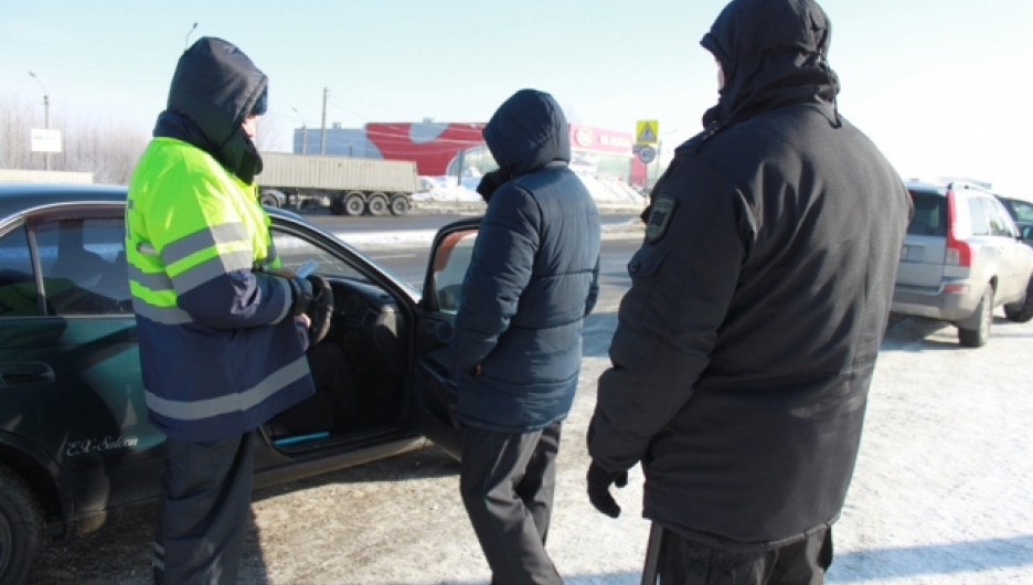 В Барнауле судебные приставы арестовали 5 машин должников во время рейда 27 февраля.