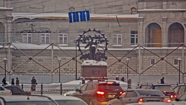 Здание строящегося Художественного музея на площади Октября.