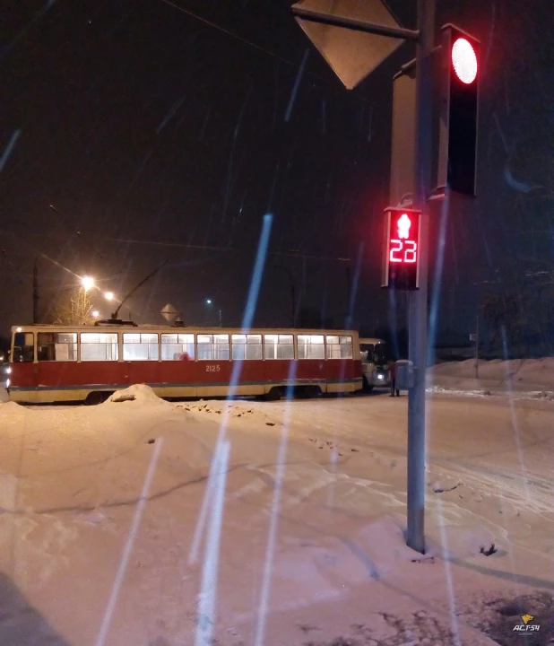 В ДТП попали трамвай и два автобуса. Новосибирск, 1 марта 2017 года.