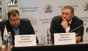 Михаил Маркович (справа).