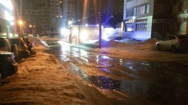 Порыв водопровода на ул. Чкалова.