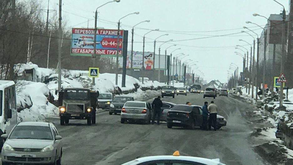 В Барнауле четыре машины попали в ДТП. 3 марта 2017 года.