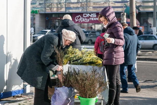 Цветы в Барнауле. 7 марта 2017 года.