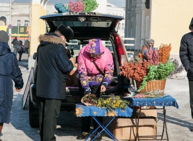 Цветы в Барнауле. 7 марта 2017 года.