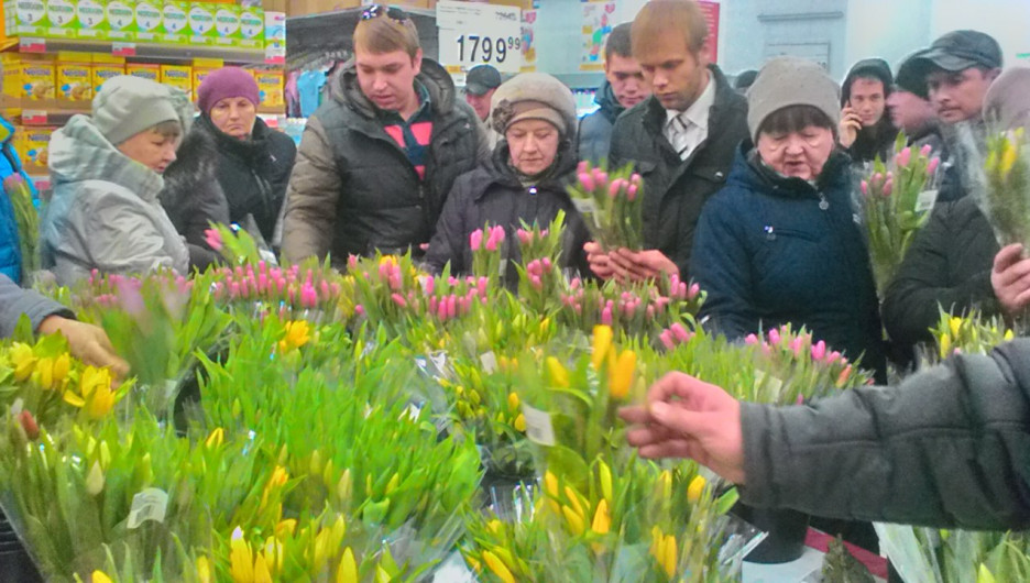 Цветы в Барнауле. 7 марта 2017 года.