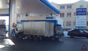 ДТП на автозаправке в Барнауле.