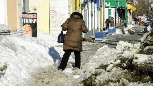 Уборка снега в Барнауле.