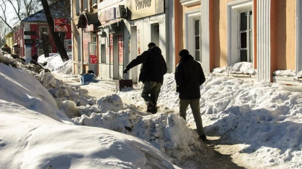 Уборка снега в Барнауле.