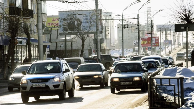 Автомобили в Барнауле.