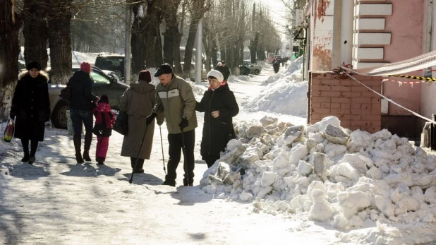 Уборка снега в Барнауле.