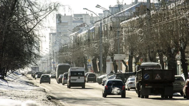 Автомобили в Барнауле.