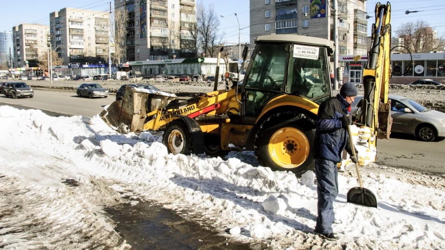 Уборка снега в Барнауле.