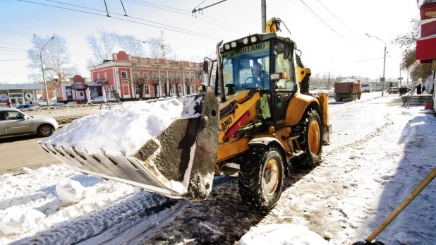 Уборка снега в Барнауле.