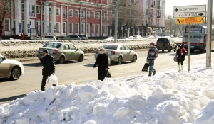 Уборка снега в Барнауле.