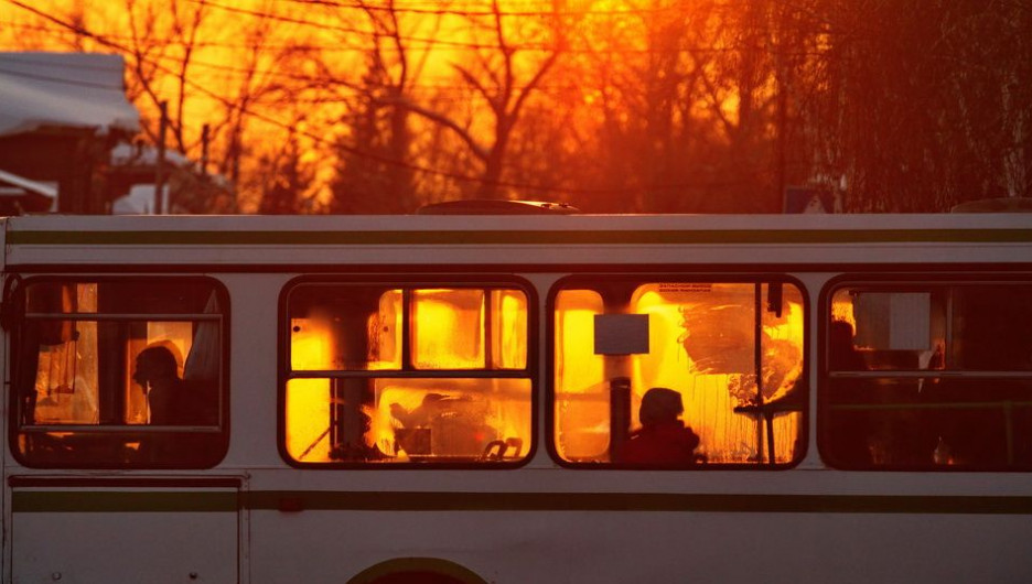 В Барнауле загорелся автобус с пассажирами