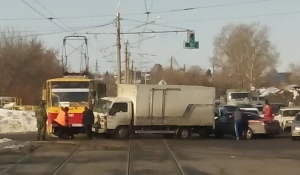 ДТП с участием трамвая и грузовика. Барнаул, 14 марта 2017 года.