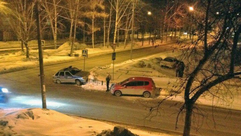 В Новосибирске в ДТП попал автомобиль "Росгвардии".