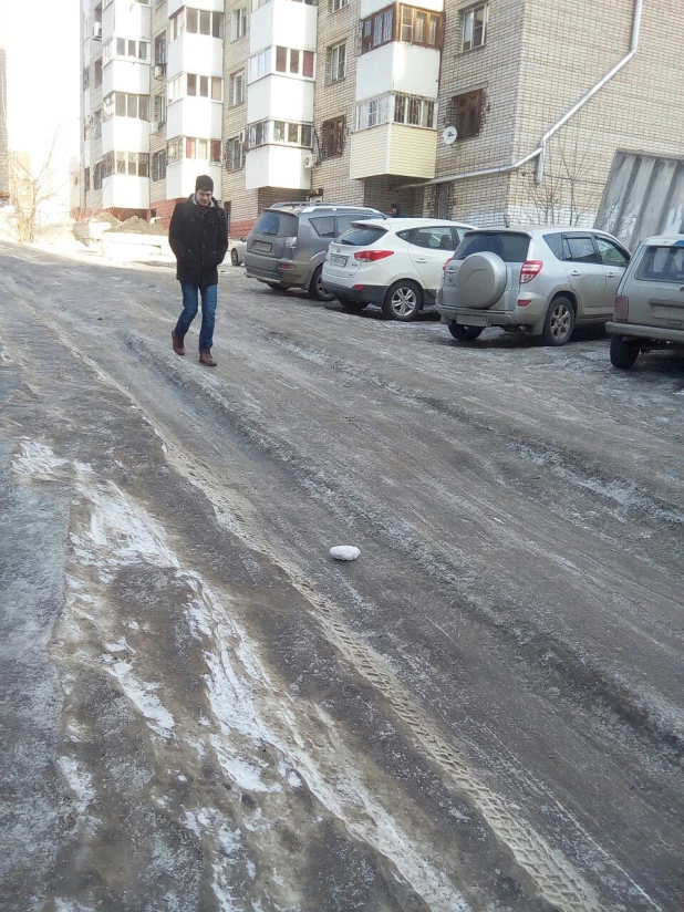 Гололед на ул. Папанинцев.