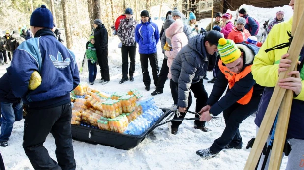 На закрытие лыжного сезона на "Трассе здоровья" пришло рекордное количество любителей активного отдыха. 19 марта 2017 года.