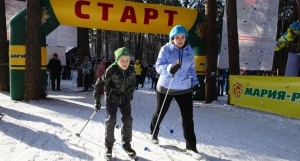На закрытие лыжного сезона на "Трассе здоровья" пришло рекордное количество любителей активного отдыха. 19 марта 2017 года.