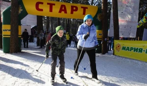 На закрытие лыжного сезона на "Трассе здоровья" пришло рекордное количество любителей активного отдыха. 19 марта 2017 года.