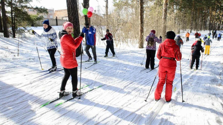 На закрытие лыжного сезона на &quot;Трассе здоровья&quot; пришло рекордное количество любителей активного отдыха. 19 марта 2017 года.