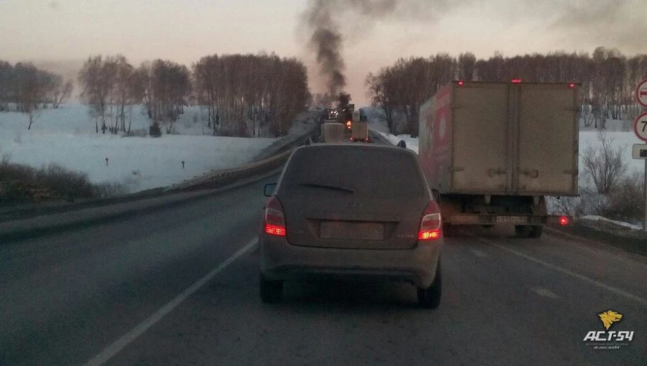 Автомобиль сгорел на Чуйском тракте.