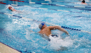 На "Алтай-Коксе" прошли соревнования по плаванию.